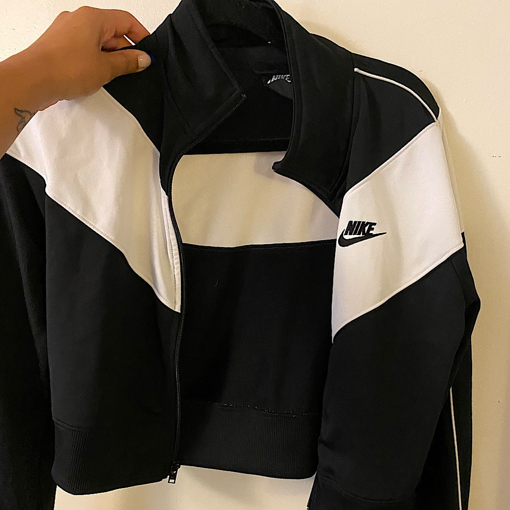 Nike black and white crop jacket!